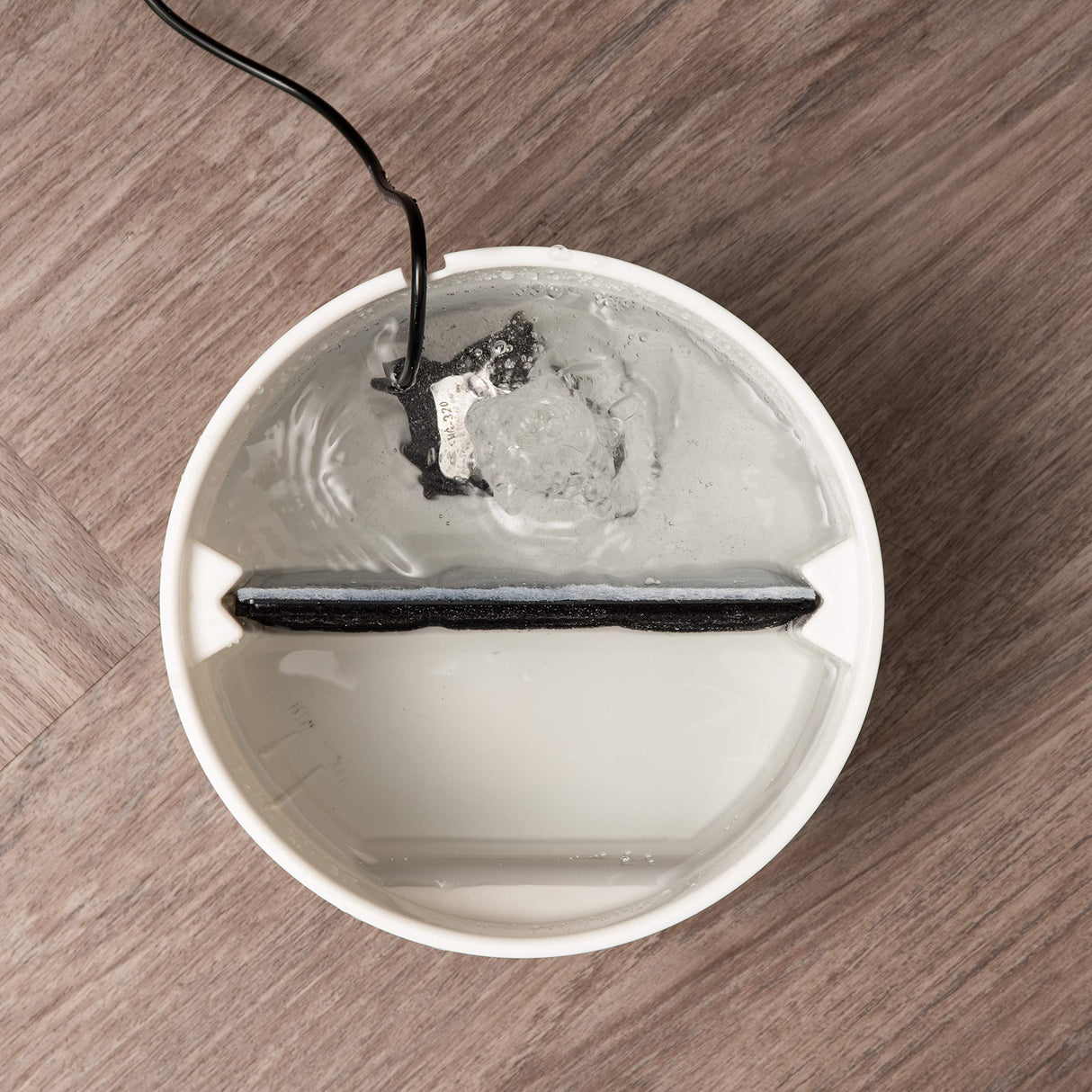 IRIS USA Cat Water Fountain, 44oz / 1.3L, Kitty Spout , Dog Fountain Water Bowl, Silent and Replaceable Charcoal Filter, White/Blue